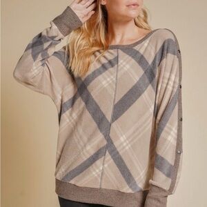 Boat Neck Snap Button Down Check
Print Brushed Top